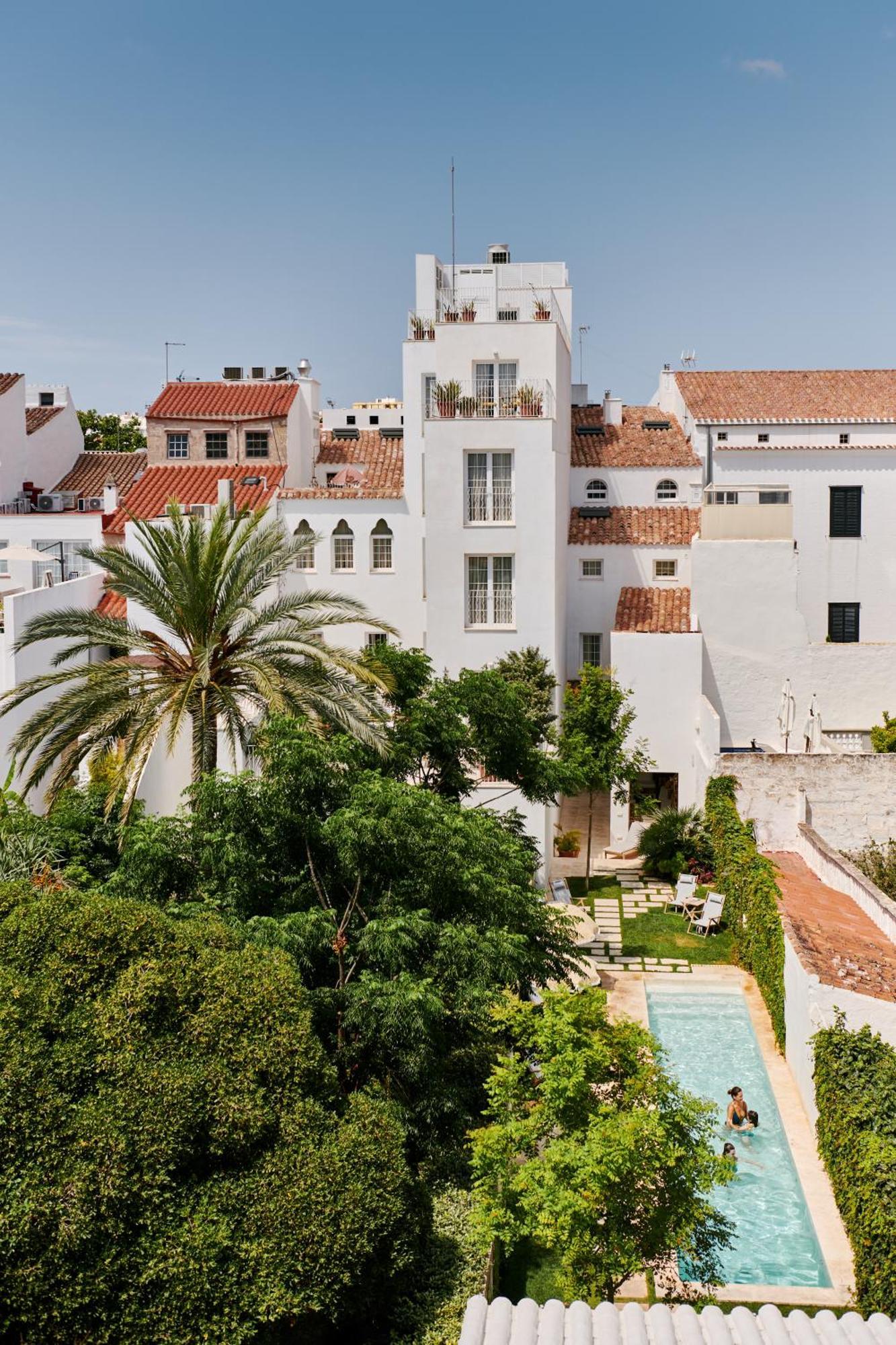 Hotel Cristine Bedfor Mahon Esterno foto